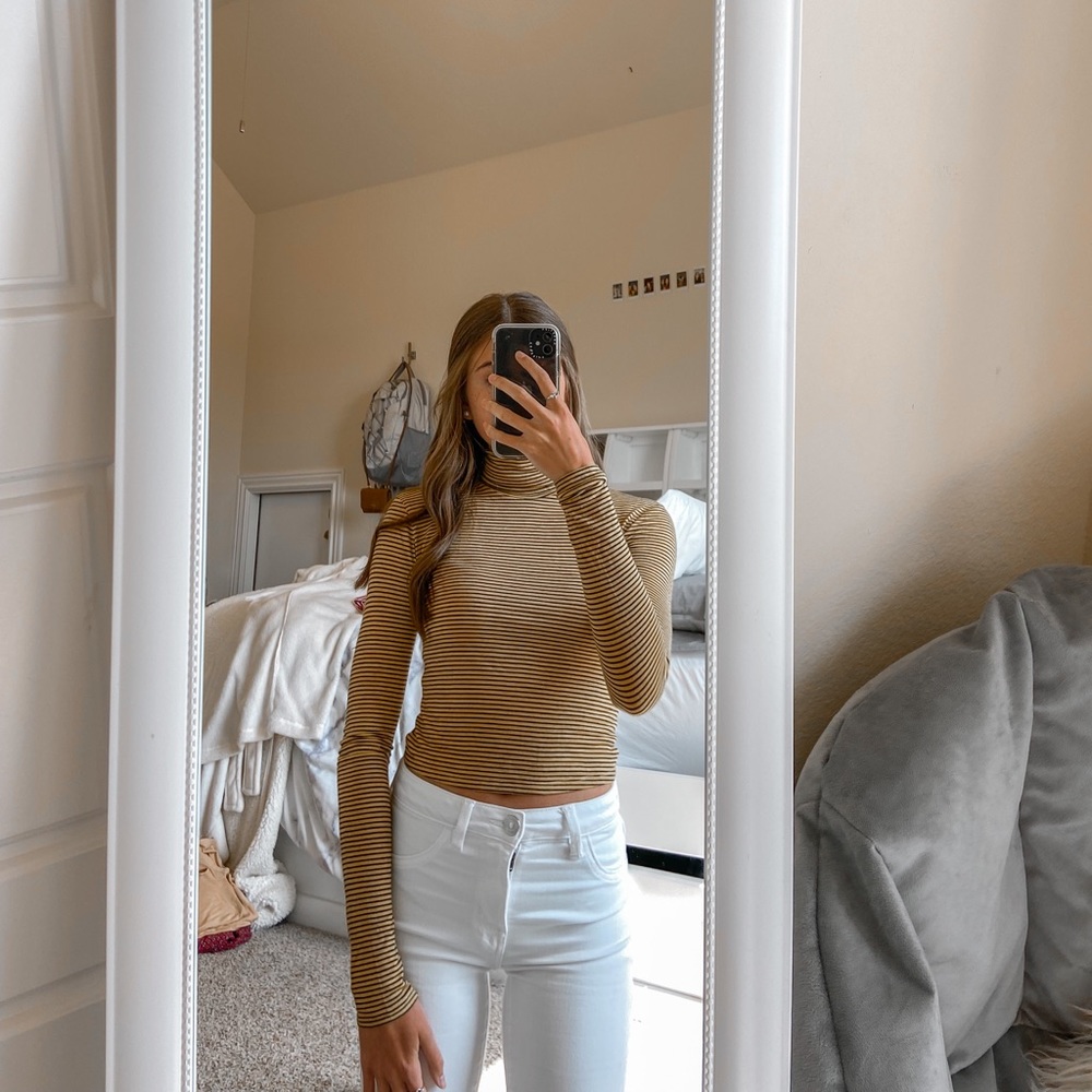 Long sleeve crop turtle neck